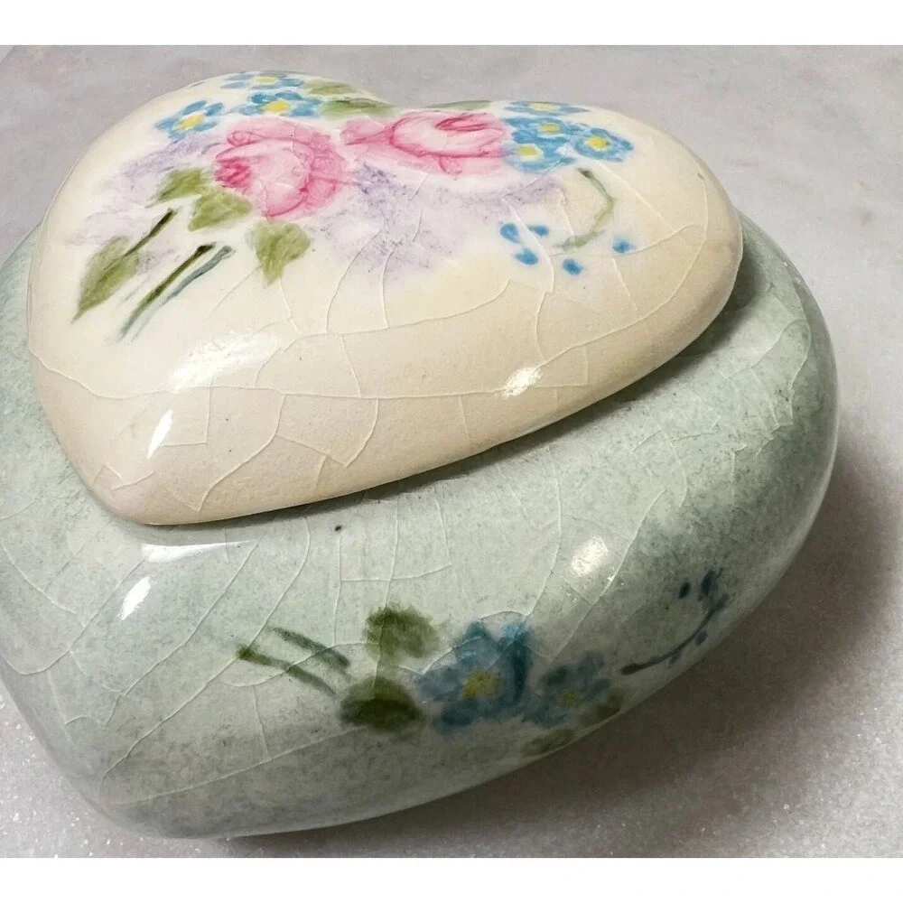 Vtg Ceramic Heart Shaped‎ Trinket Ring Box Floral Hand Painted Age Crackled